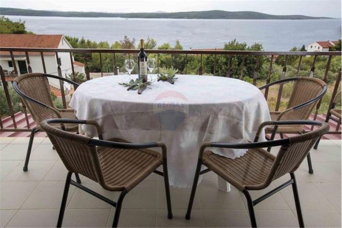 Isola di Hvar, Zavala, appartamento di 4 locali con vista sul mare e sulle isole, 3 posti auto e giardino