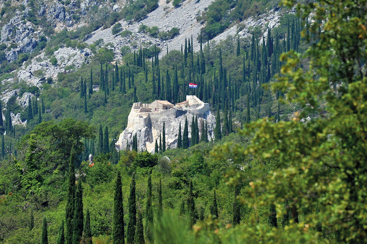 Konavli, Uskoplje, casa in pietra da ristrutturare con ampio giardino e vista mare