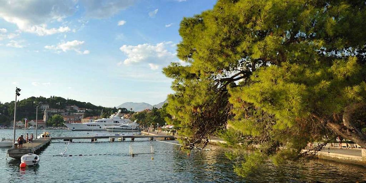 Konavli, Uskoplje, casa in pietra da ristrutturare con ampio giardino e vista mare