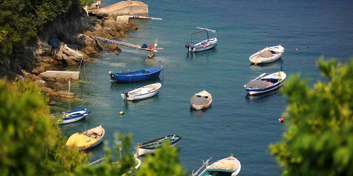 Konavli, Uskoplje, casa in pietra da ristrutturare con ampio giardino e vista mare