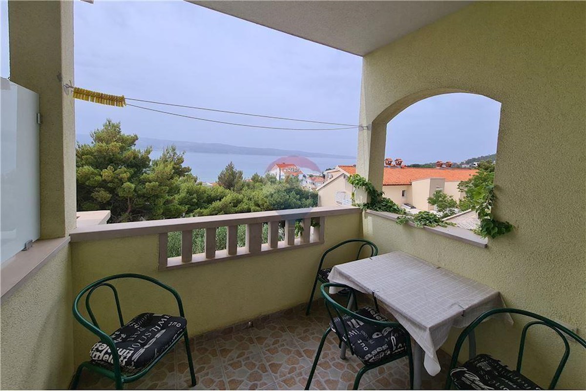 OMIŠ, DUČE, APPARTAMENTO IN CASA CON VISTA MARE E GARAGE