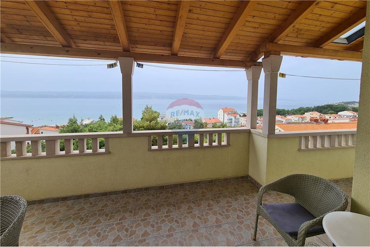 OMIŠ, DUČE, APPARTAMENTO IN CASA CON VISTA MARE E GARAGE