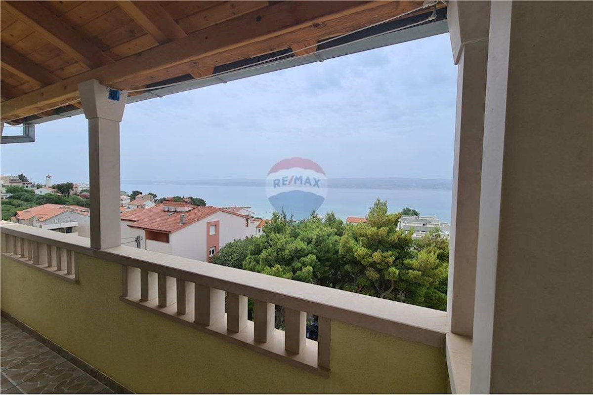 OMIŠ, DUČE, APPARTAMENTO IN CASA CON VISTA MARE E GARAGE