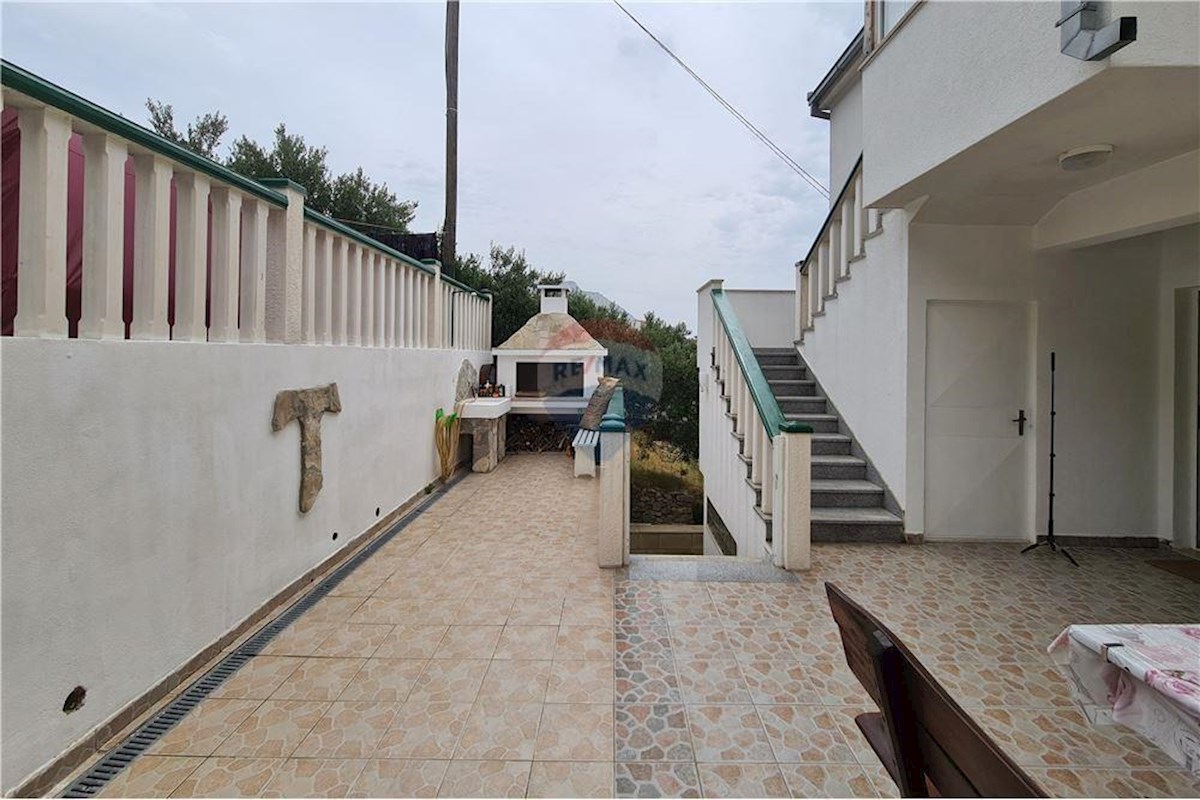 OMIŠ, DUČE, APPARTAMENTO IN CASA CON VISTA MARE E GARAGE