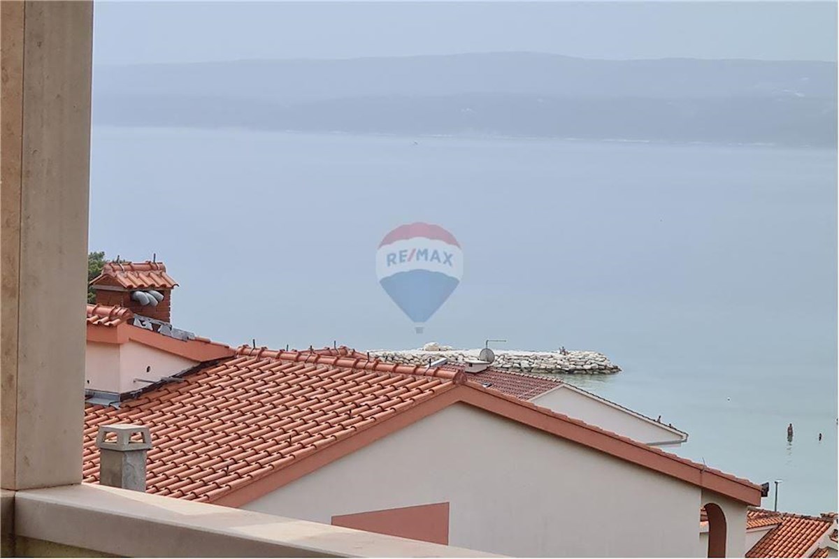 OMIŠ, DUČE, APPARTAMENTO IN CASA CON VISTA MARE E GARAGE