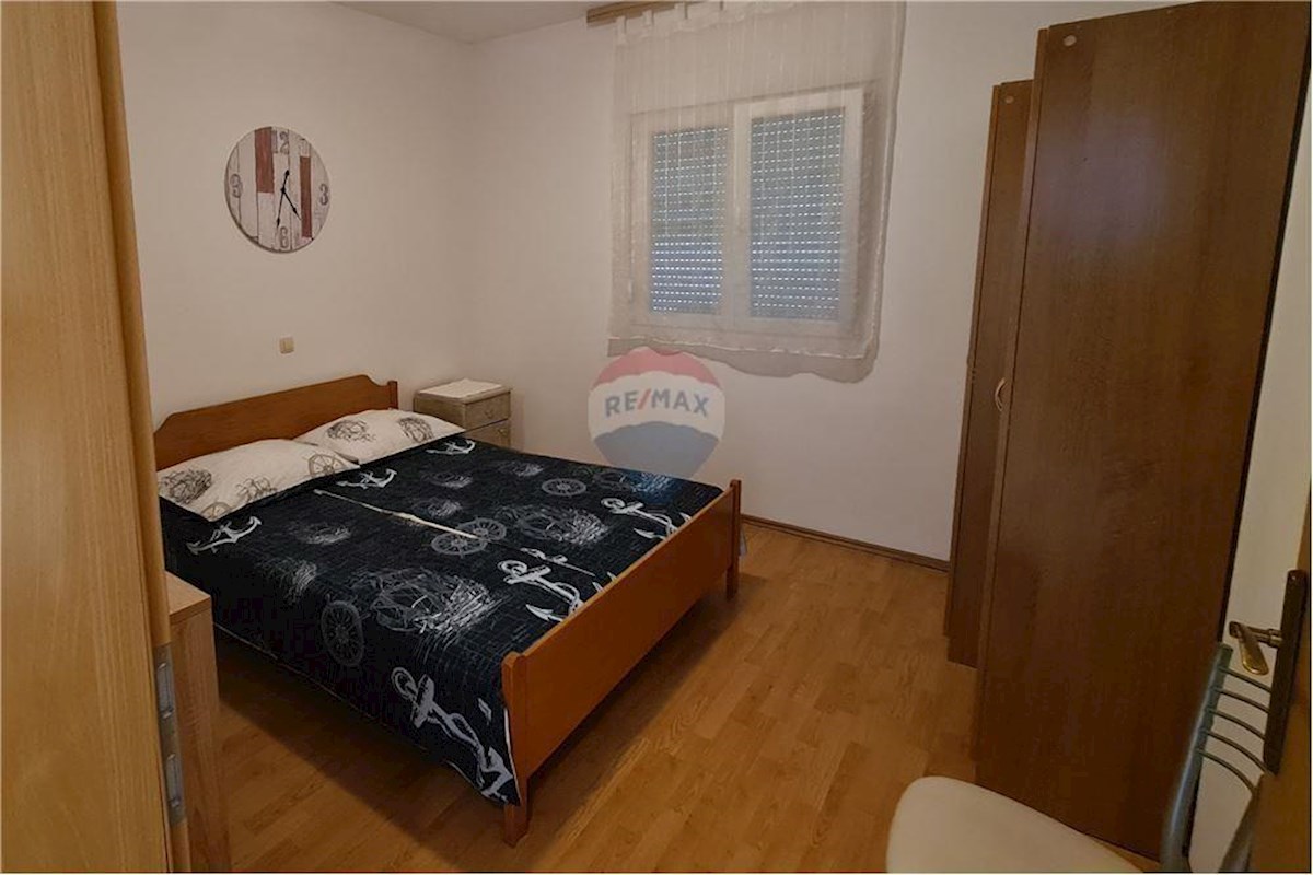 OMIŠ, DUČE, APPARTAMENTO IN CASA CON VISTA MARE E GARAGE