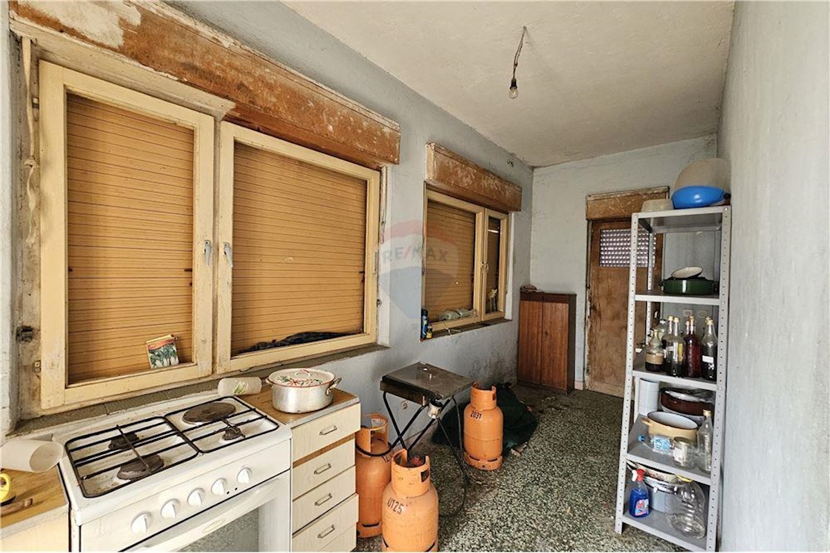 Kaštel Gomilica, casa con 2 appartamenti, giardino e garage