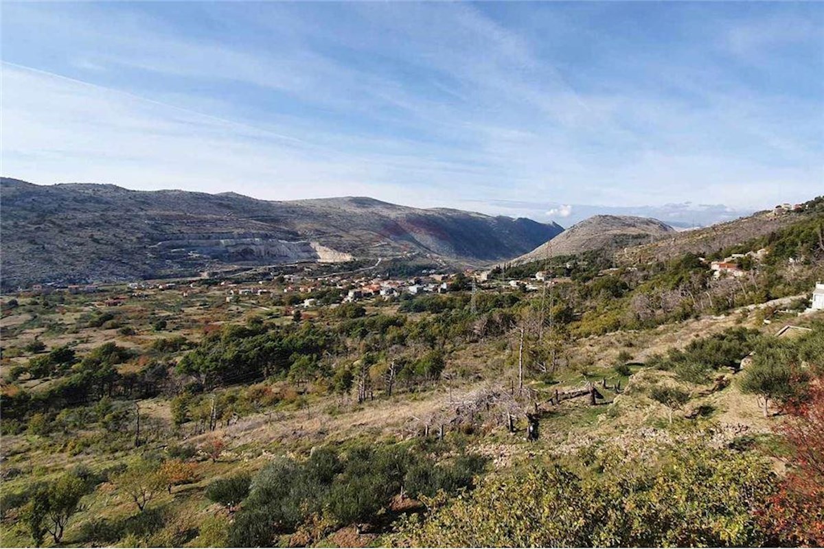 CASA CON 3 APPARTAMENTI E BELLISSIMA VISTA