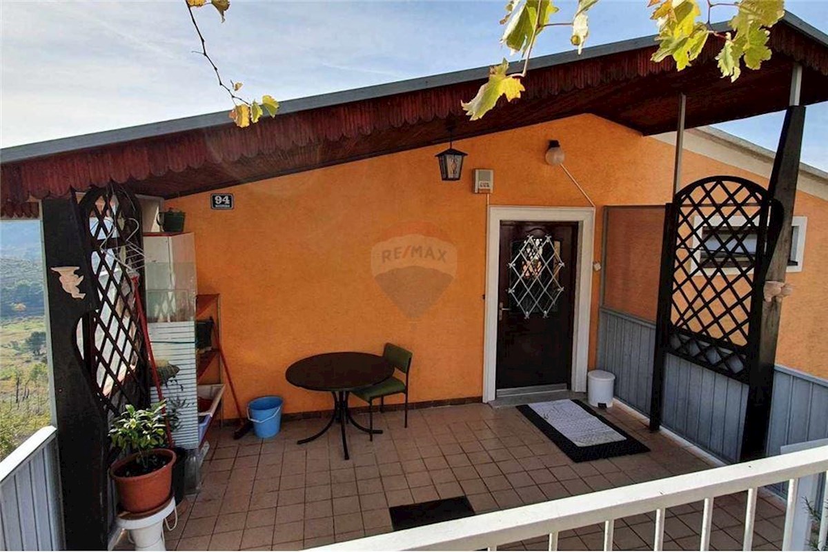 CASA CON 3 APPARTAMENTI E BELLISSIMA VISTA