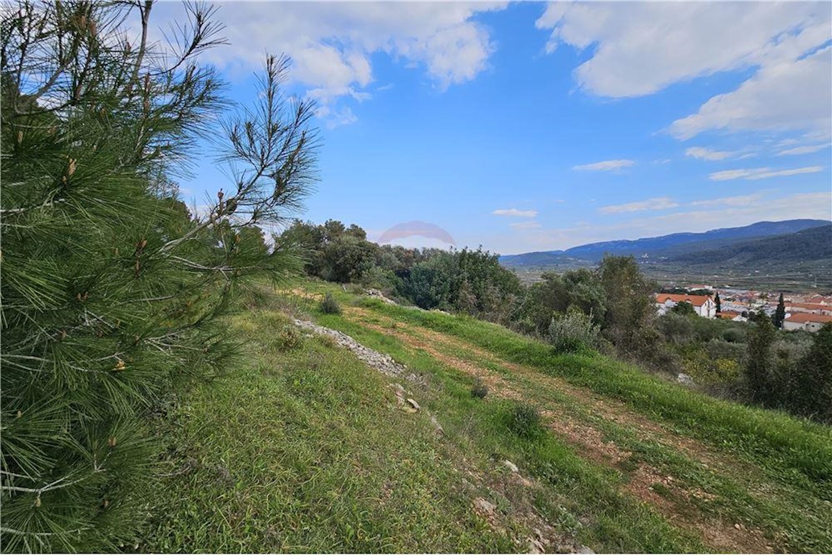 Stari Grad, terreno agricolo con collegamento acqua ed elettricità