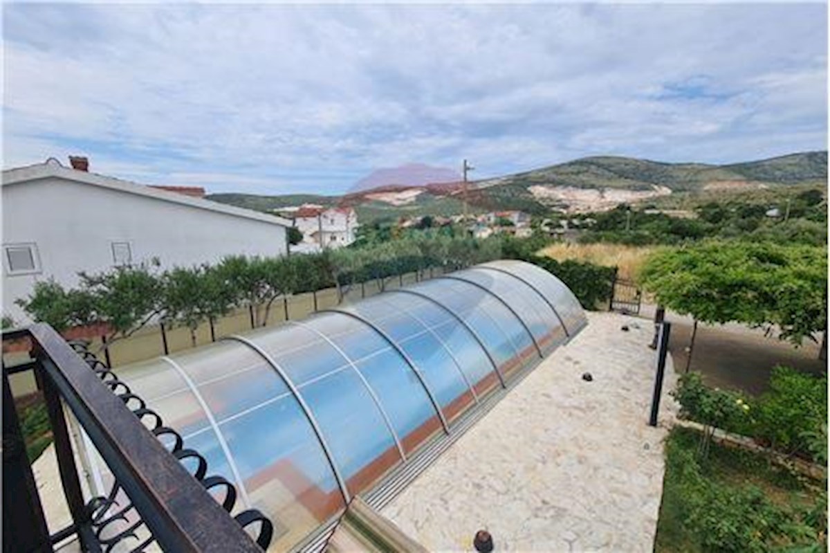 NUOVO!! CASA RESIDENZIALE (520 m2) CON VISTA MARE E PISCINA!!