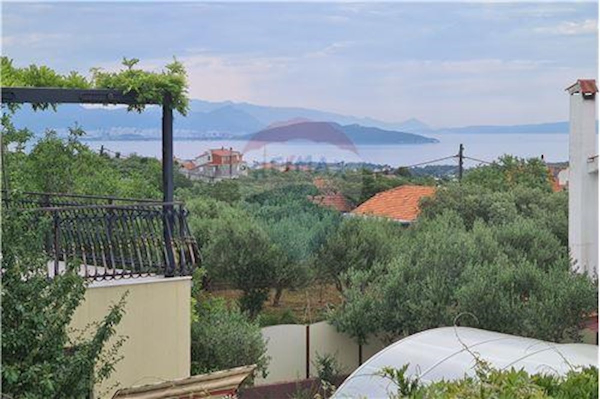 NUOVO!! CASA RESIDENZIALE (520 m2) CON VISTA MARE E PISCINA!!