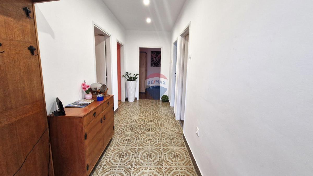 Pola, Kaštanjer – Appartamento 120 m², Balcone, Zona Tranquilla