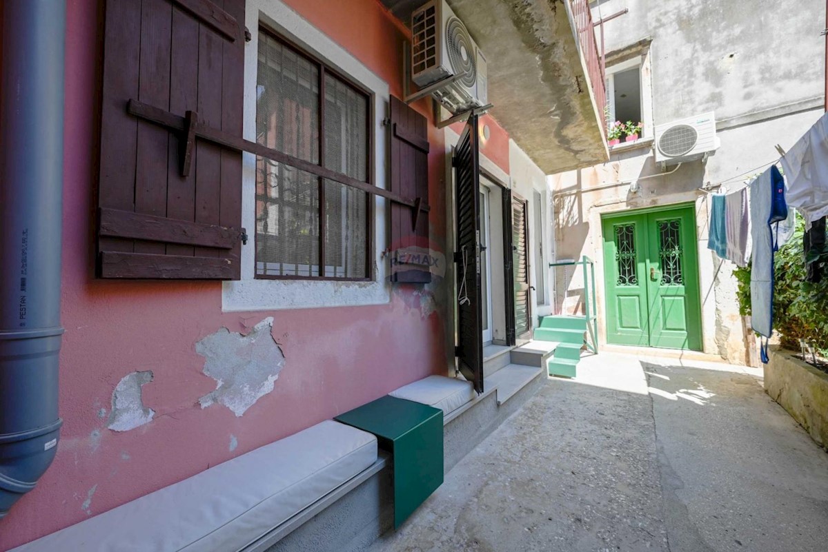 Rovigno – appartamento nuovo nel centro storico, piano terra con cortile.