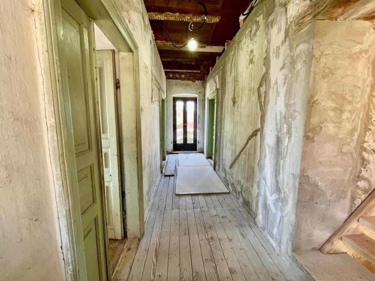 Bribir – Casa Antica con Ristrutturazione Iniziata