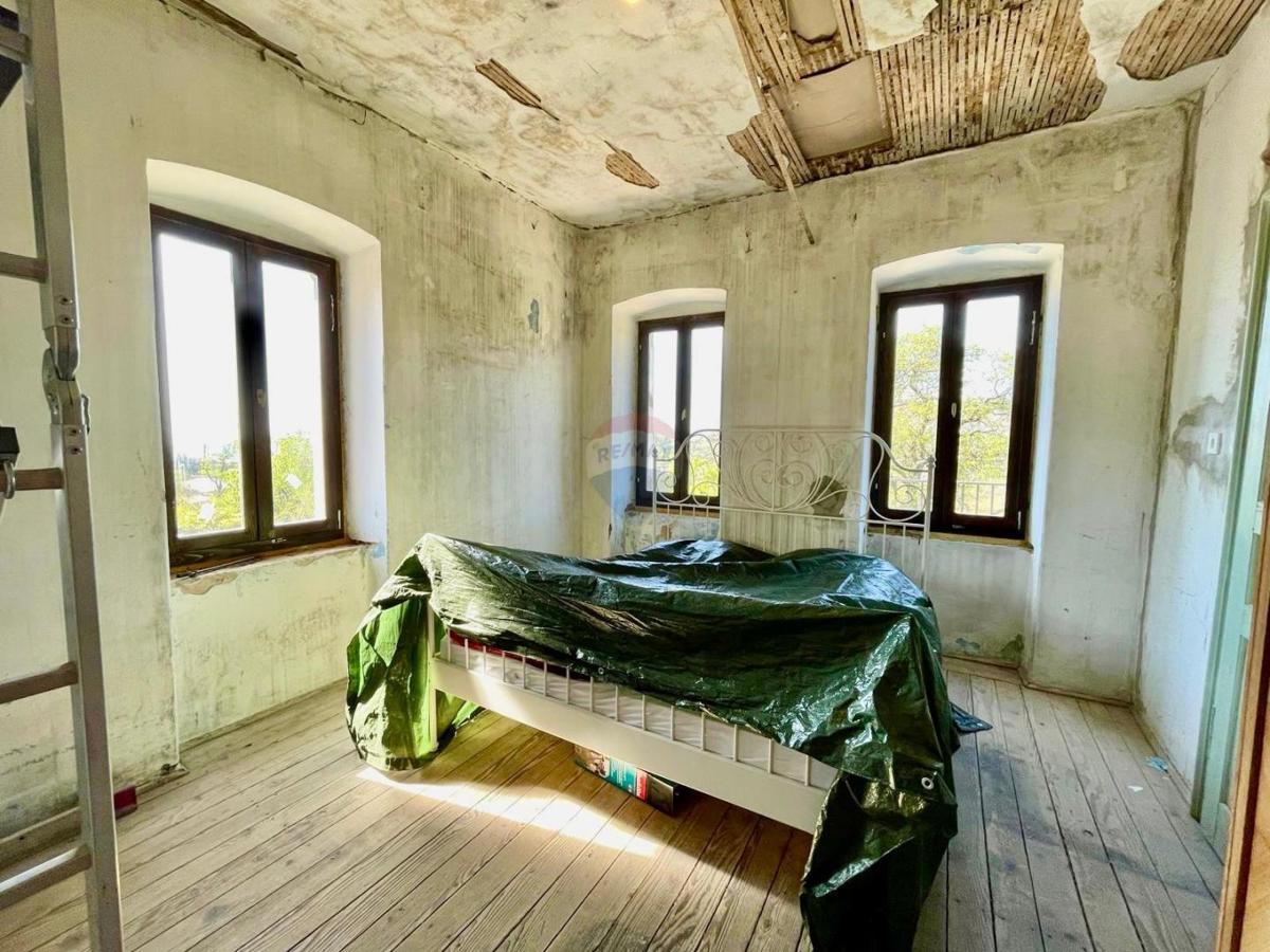 Bribir – Casa Antica con Ristrutturazione Iniziata