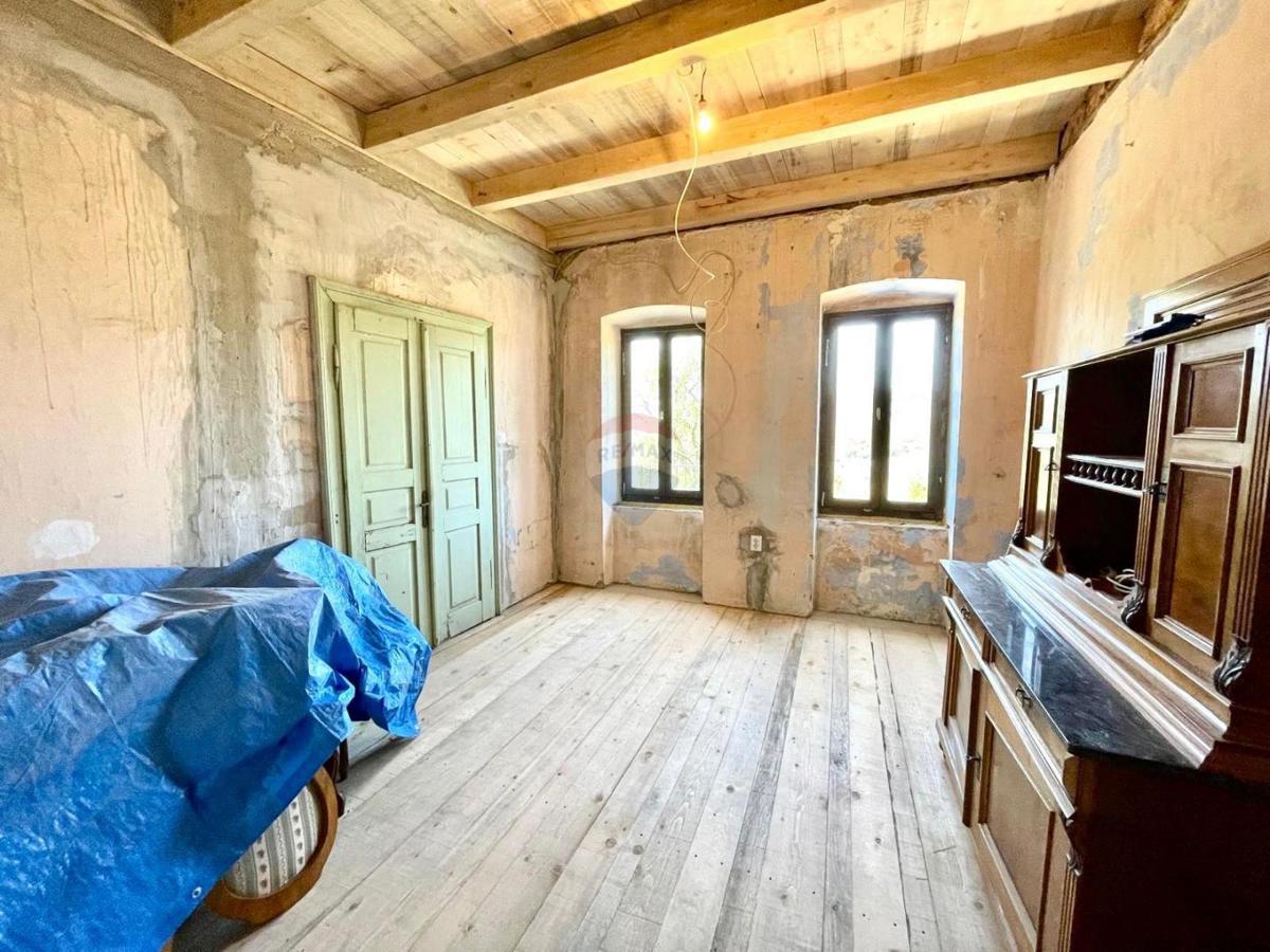 Bribir – Casa Antica con Ristrutturazione Iniziata