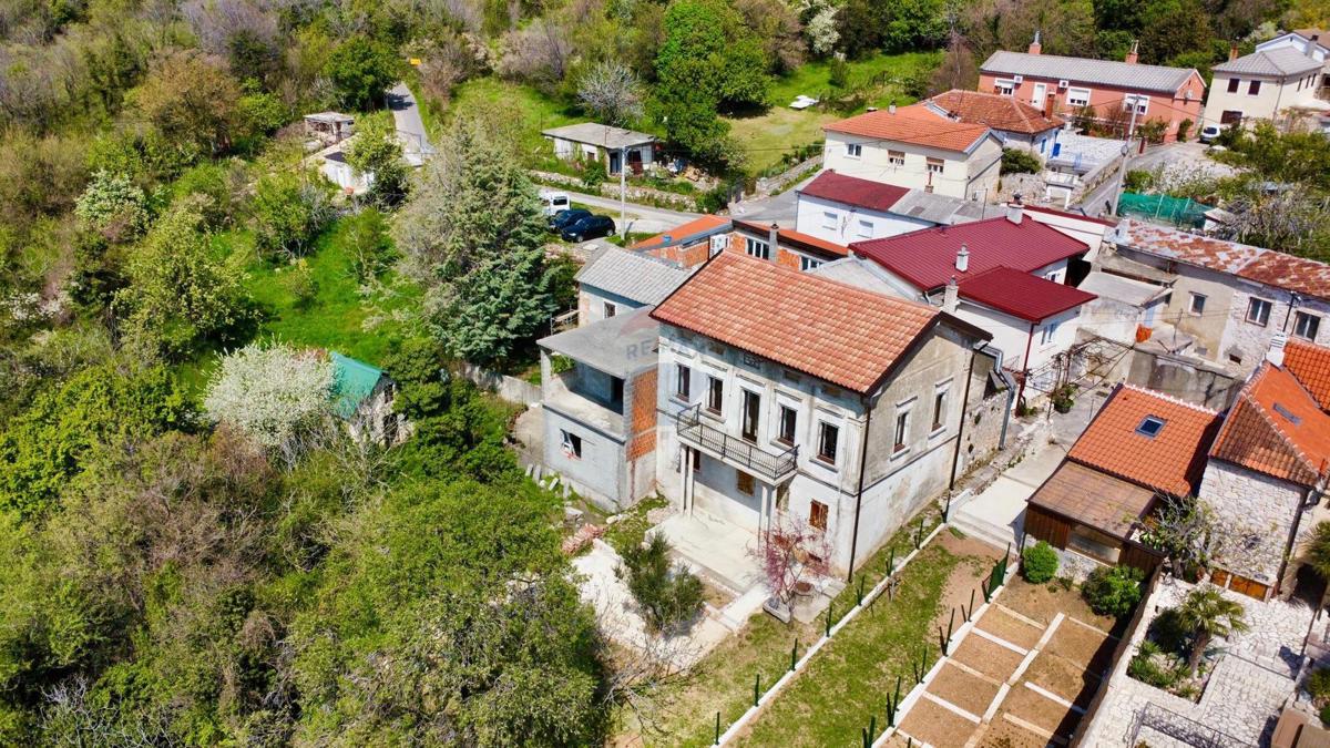 Bribir – Casa Antica con Ristrutturazione Iniziata