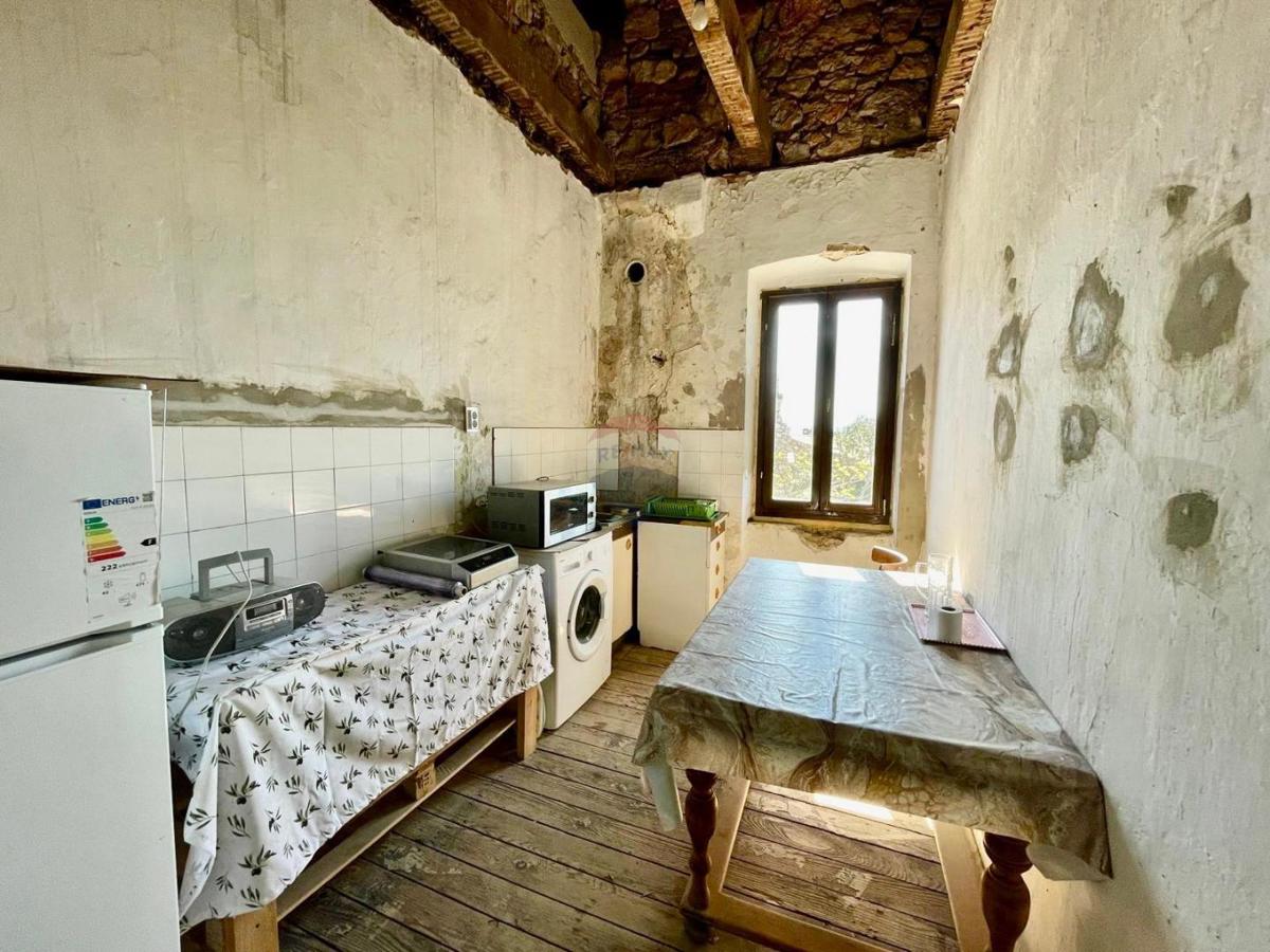 Bribir – Casa Antica con Ristrutturazione Iniziata
