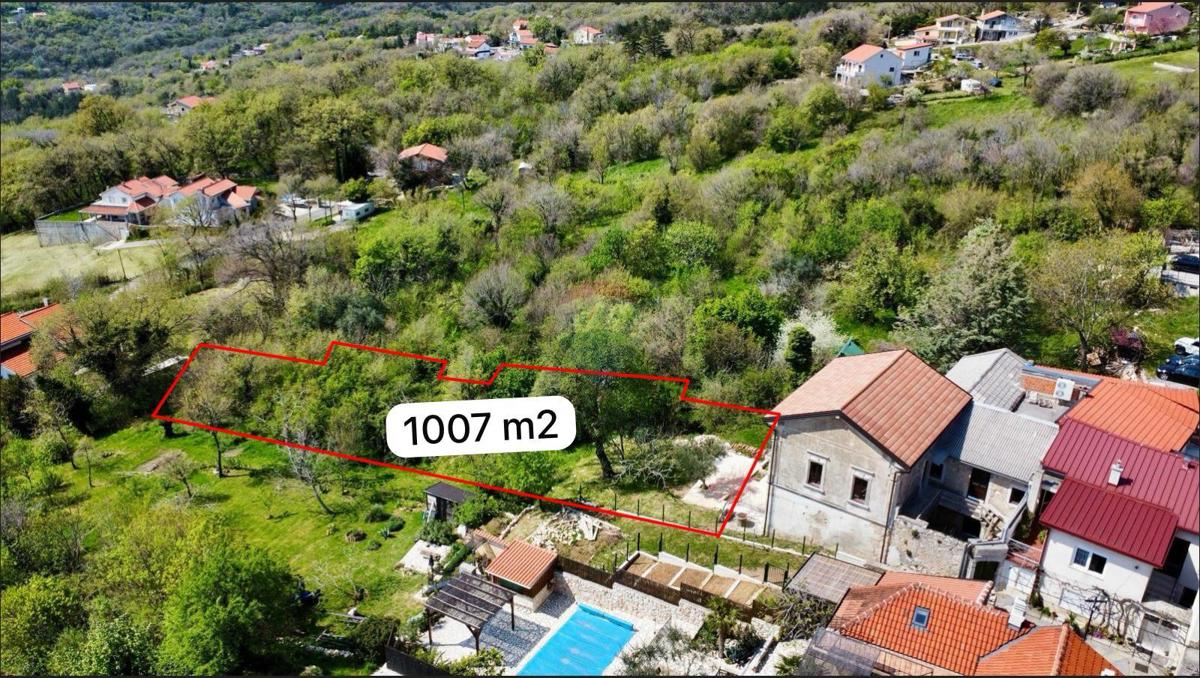 Bribir – Casa Antica con Ristrutturazione Iniziata