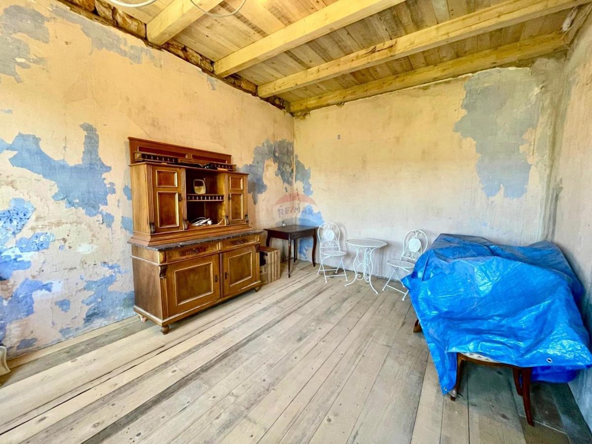 Bribir – Casa Antica con Ristrutturazione Iniziata