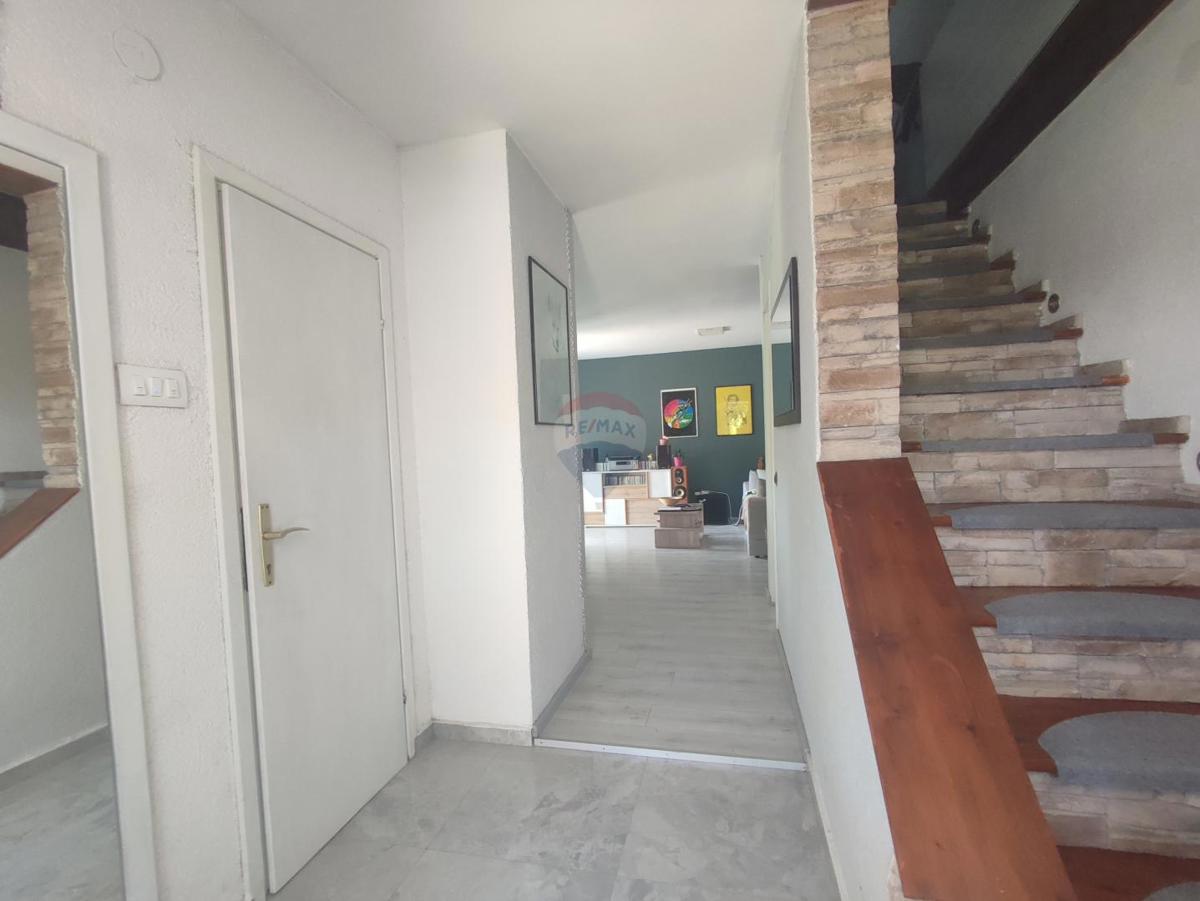 Casa Cerovac Vukmanićki, Karlovac - Okolica, 68m2