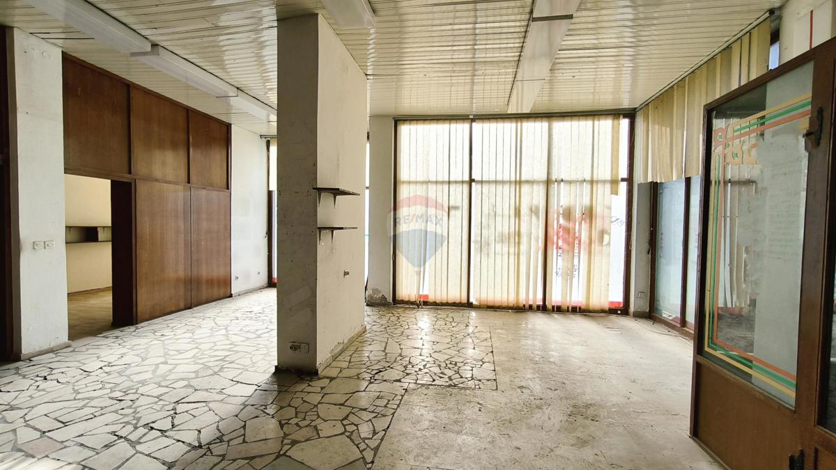 Attività commerciale Veruda, Pula, 87,35m2