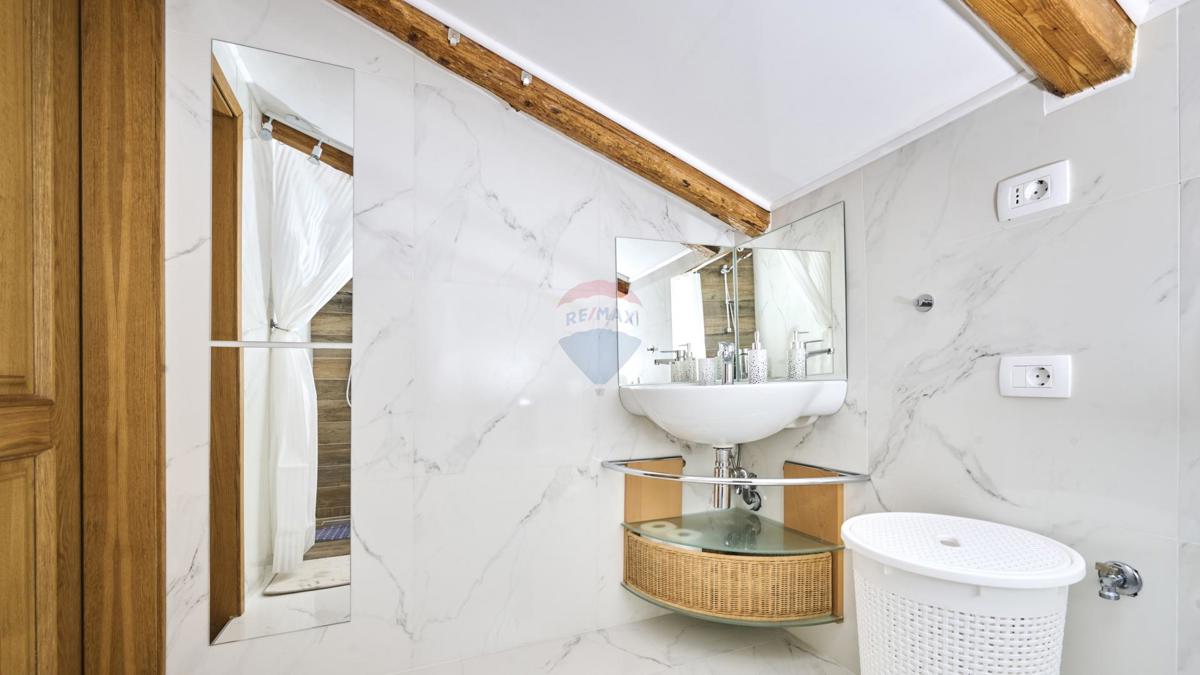 Istria, Umago, dintorni – Appartamento con ampio balcone