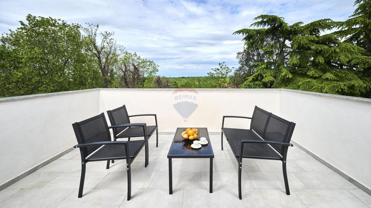 Istria, Umago, dintorni – Appartamento con ampio balcone