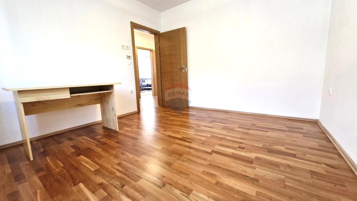 Pola, Šijana – Appartamento 74 m², esposto a sud, con balcone e bella vista