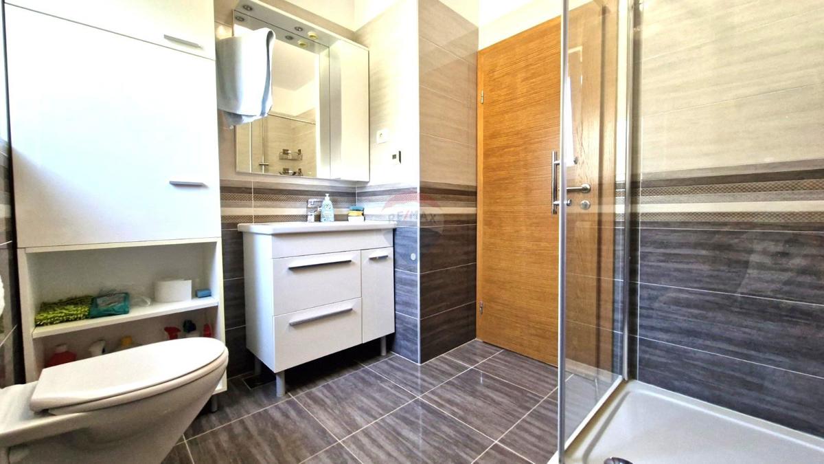 Pola, Šijana – Appartamento 74 m², esposto a sud, con balcone e bella vista