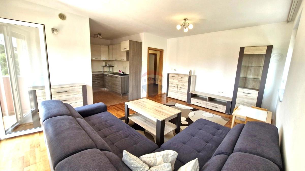 Pola, Šijana – Appartamento 74 m², esposto a sud, con balcone e bella vista