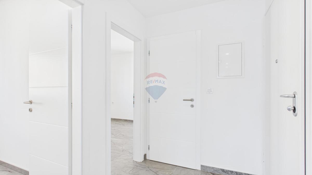 Crikvenica – nuova costruzione con vista, terrazza e parcheggio