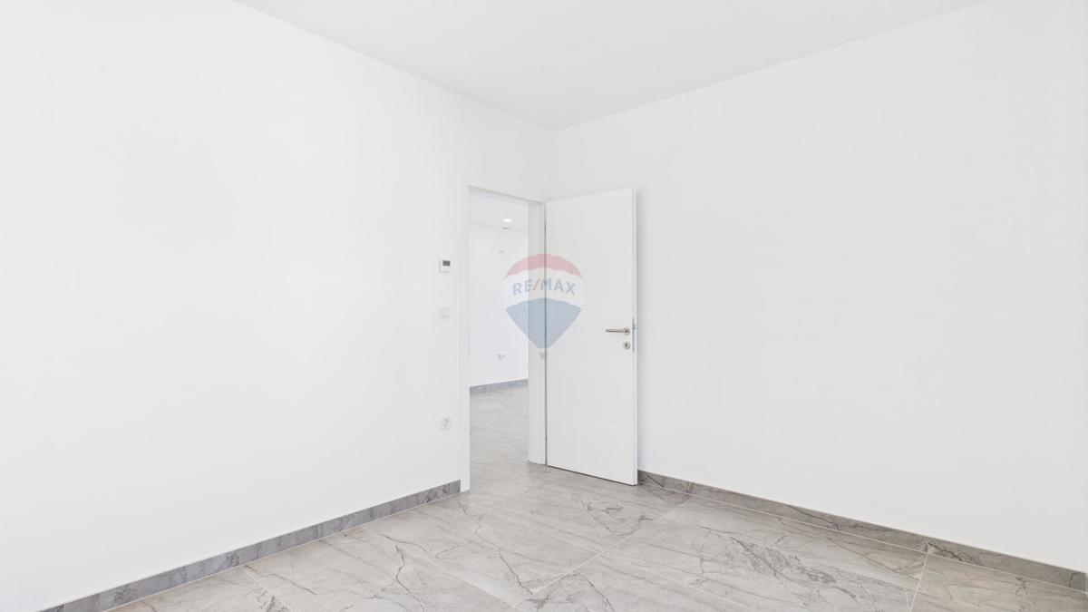 Crikvenica – nuova costruzione con vista, terrazza e parcheggio