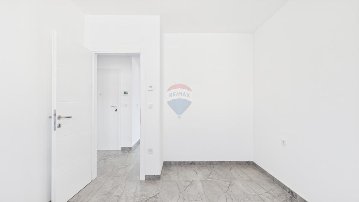 Crikvenica – nuova costruzione con vista, terrazza e parcheggio