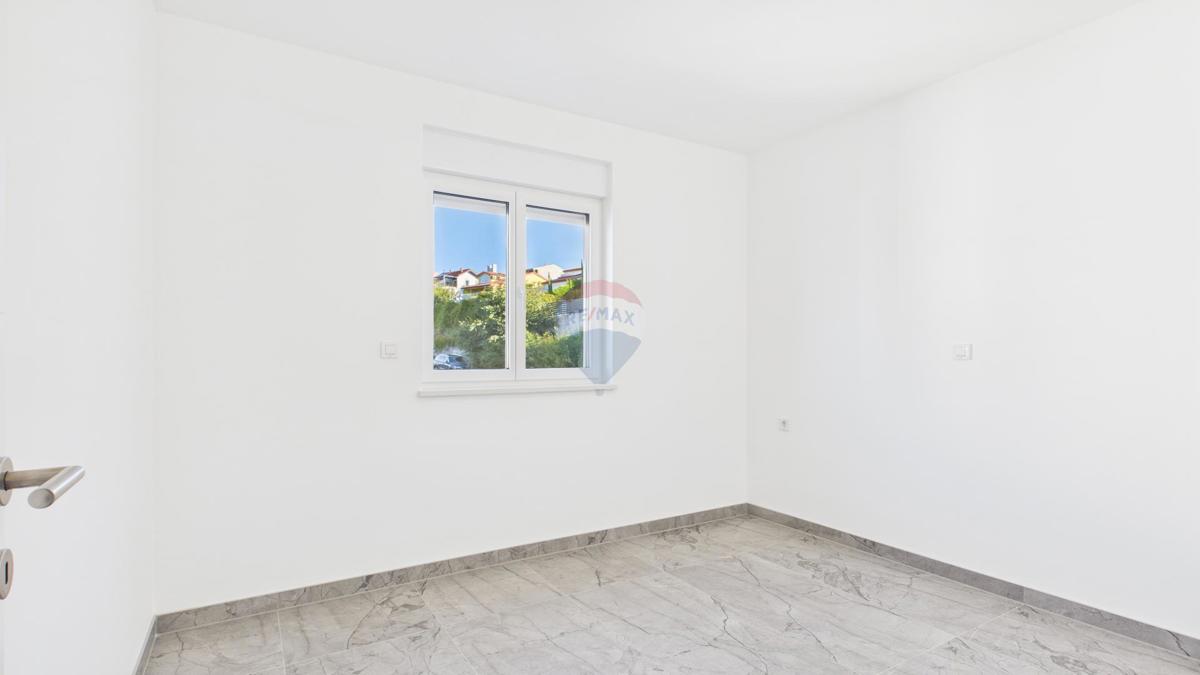 Crikvenica – nuova costruzione con vista, terrazza e parcheggio