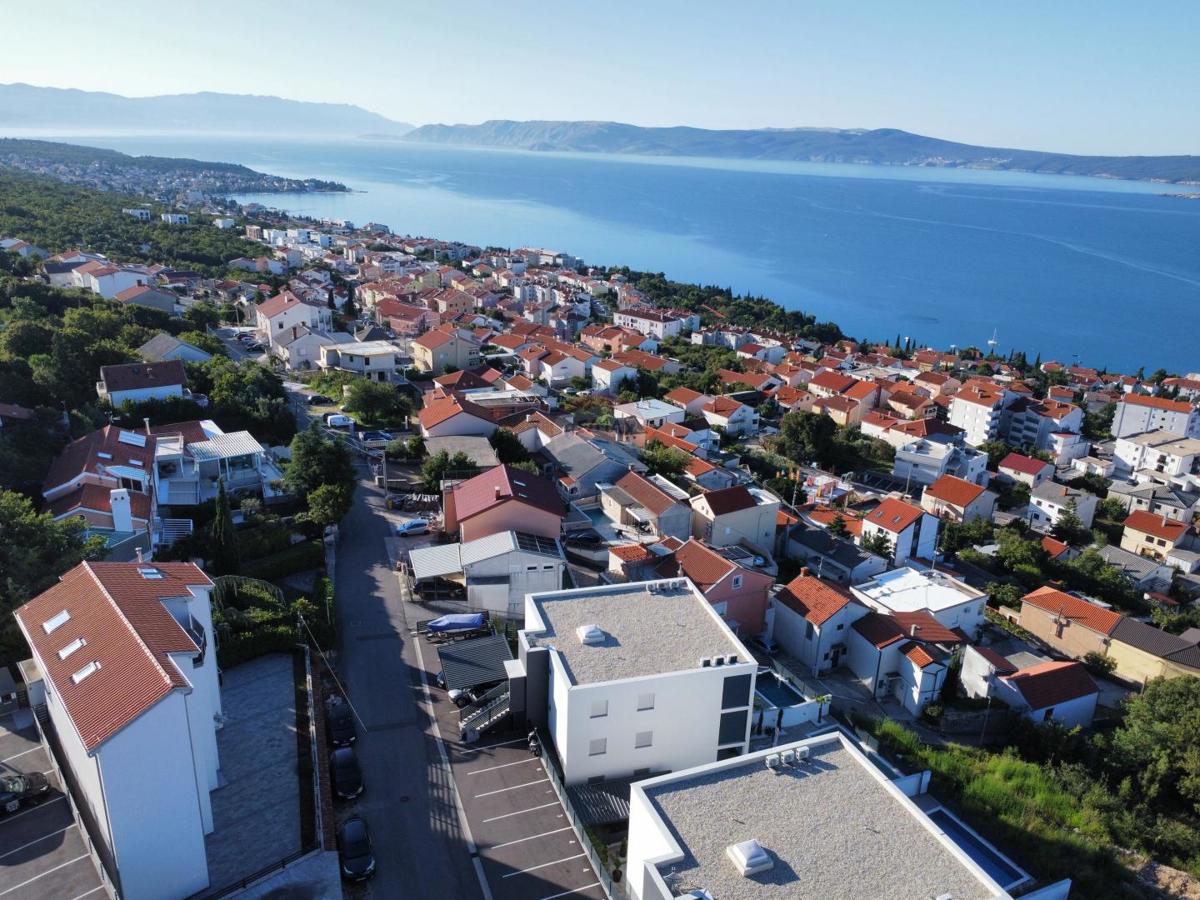 Crikvenica – nuova costruzione con vista, terrazza e parcheggio