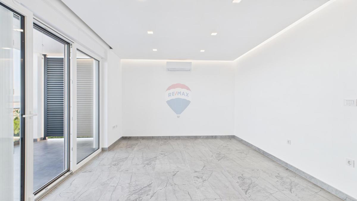 Crikvenica – nuova costruzione con vista, terrazza e parcheggio