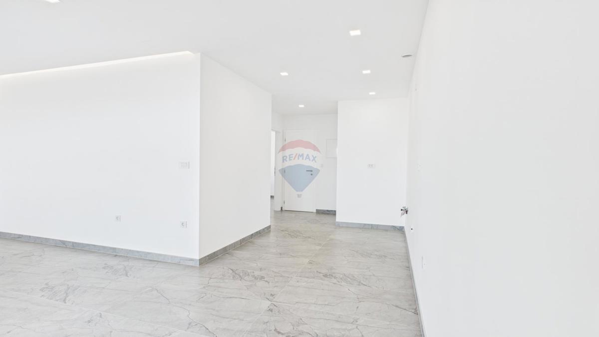 Crikvenica – nuova costruzione con vista, terrazza e parcheggio