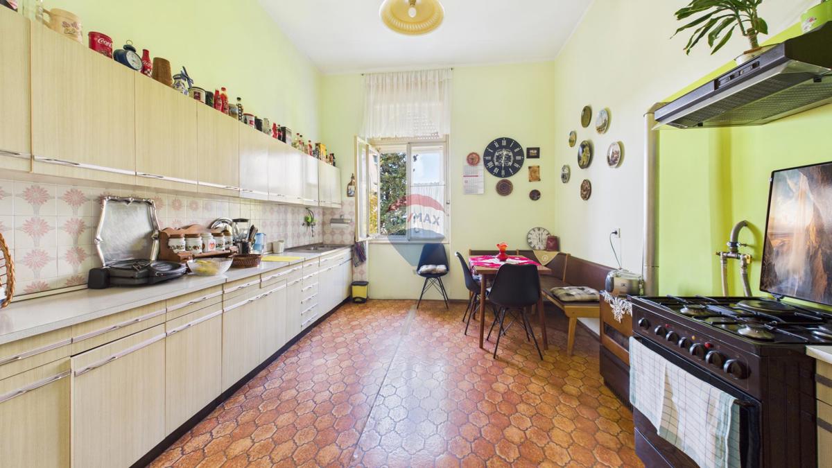 Pola, centro – Appartamento in villa austro-ungarica