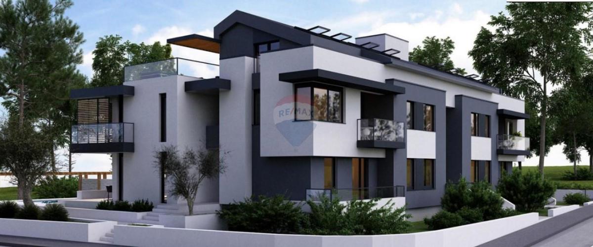 Istria, Rovigno – terreno edificabile con permesso di costruzione per 5 appartamenti, vicino alla spiaggia.