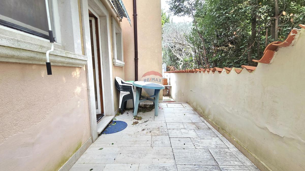 Medulin, Premantura | Appartamento con due camere da letto, terrazza e posto auto