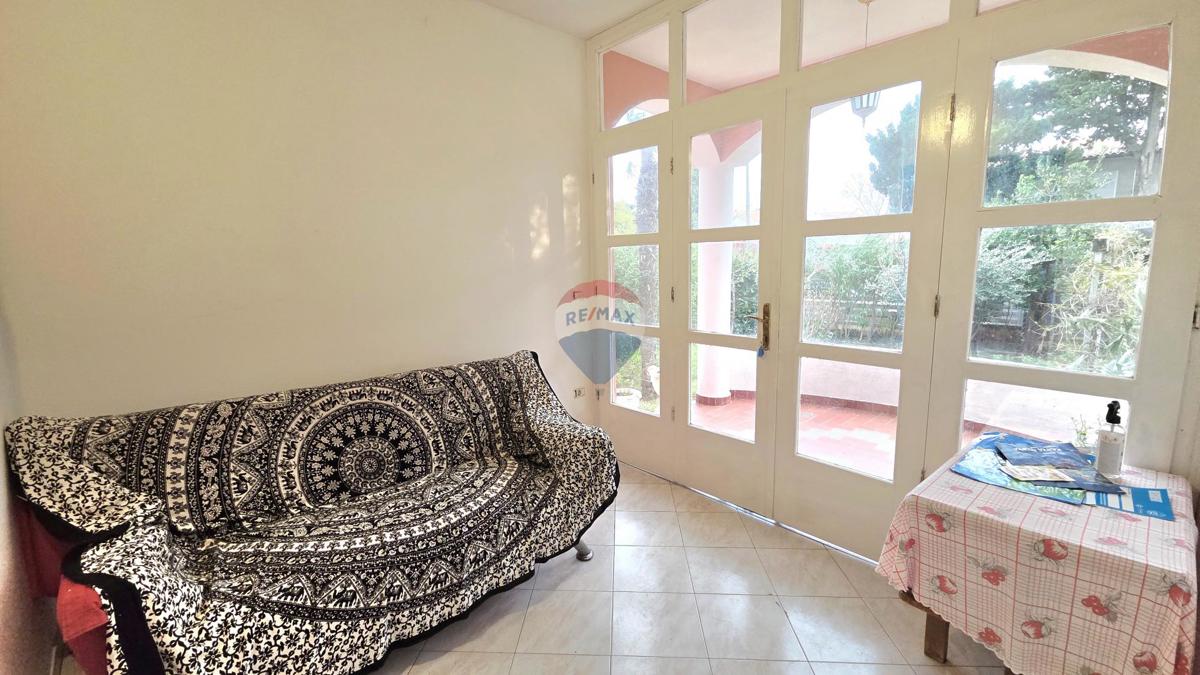 Medulin, Premantura | Appartamento con due camere da letto, terrazza e posto auto