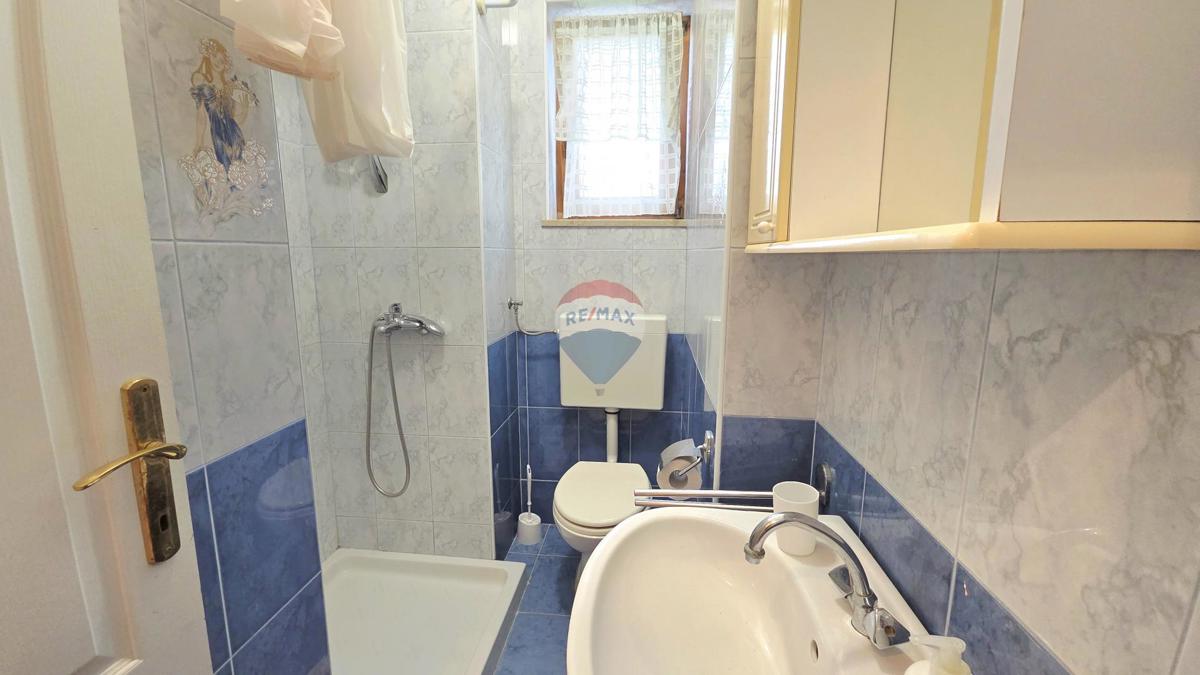 Medulin, Premantura | Appartamento con due camere da letto, terrazza e posto auto