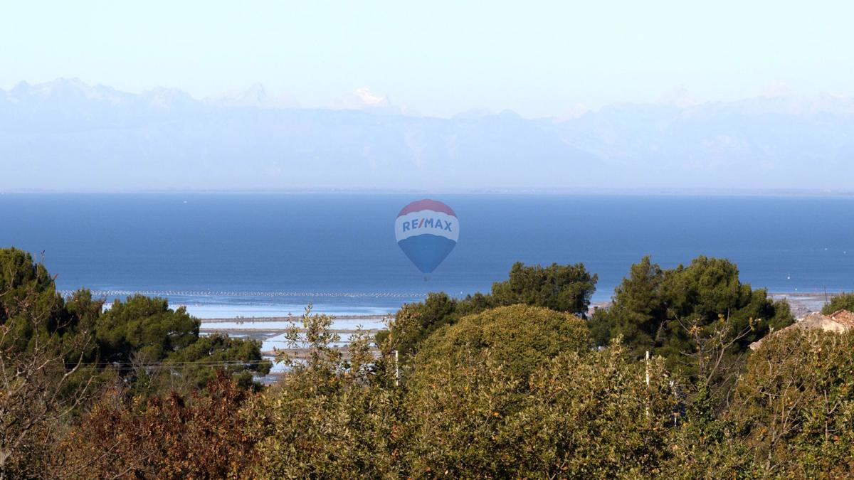 Istria, Kaštel – Terreno per investimento con vista panoramica