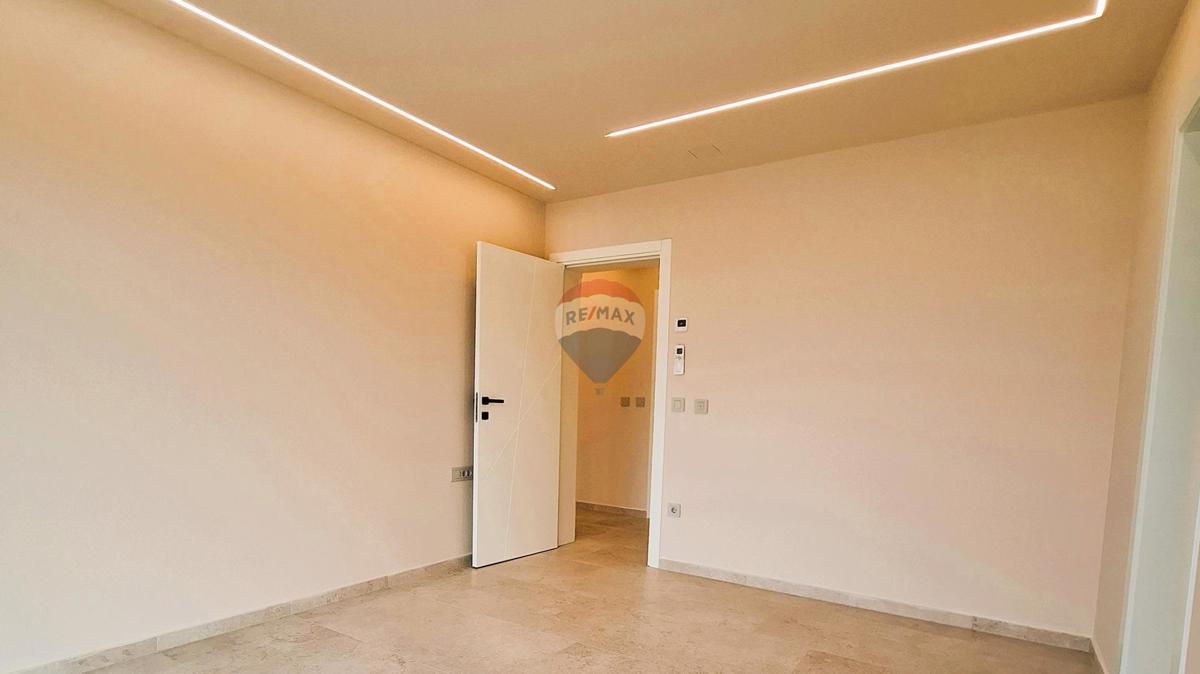 Poreč, Dintorni, Moderna casa indipendente con piscina