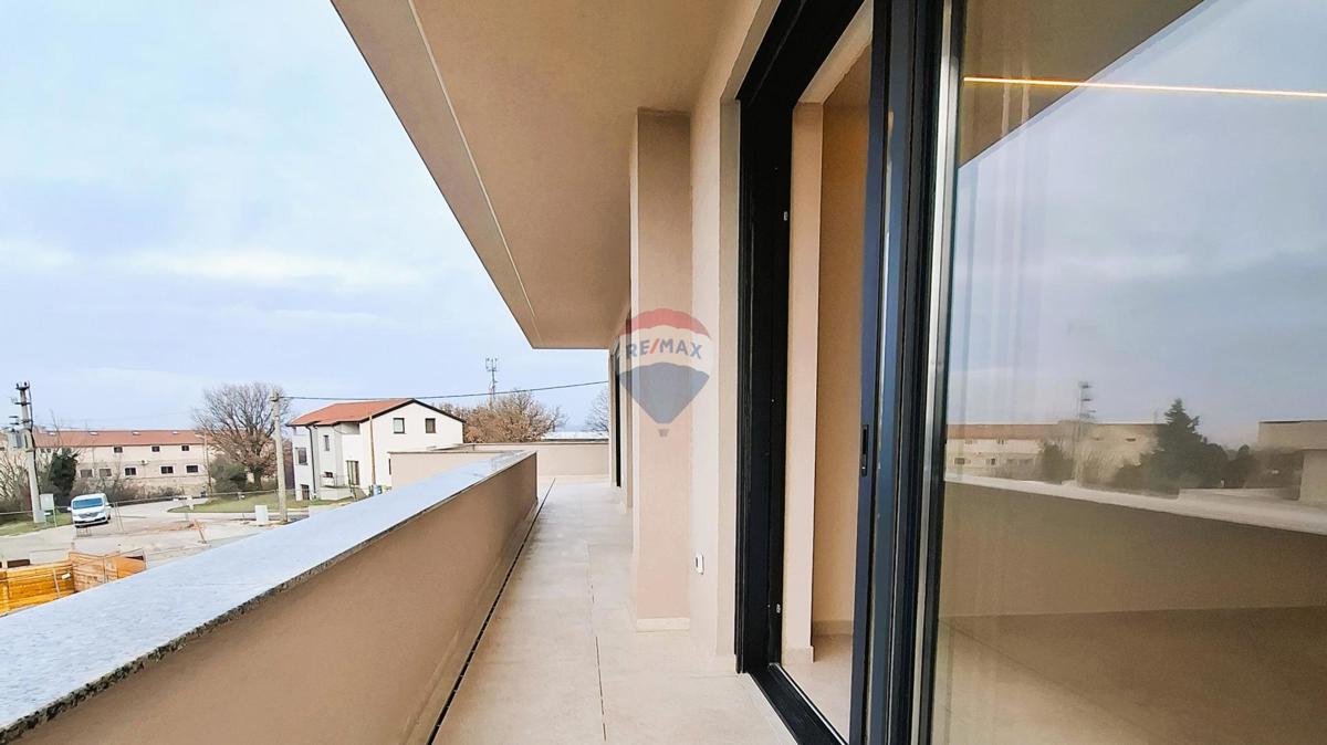 Poreč, Dintorni, Moderna casa indipendente con piscina