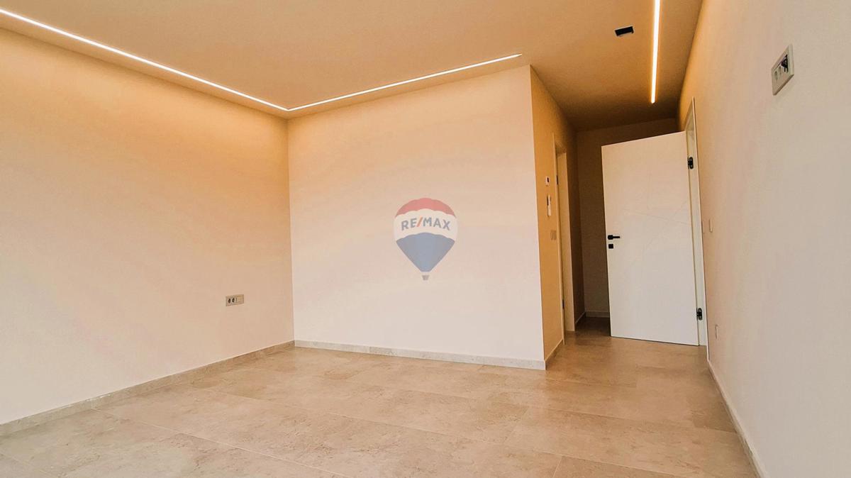 Poreč, Dintorni, Moderna casa indipendente con piscina