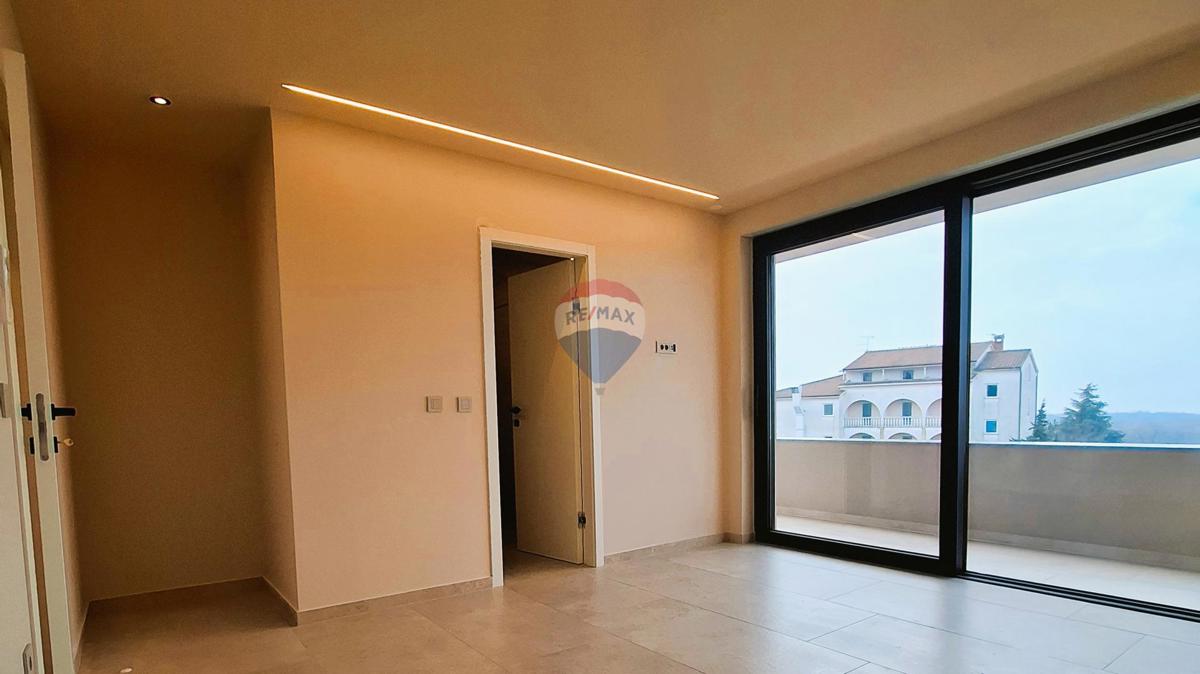 Poreč, Dintorni, Moderna casa indipendente con piscina