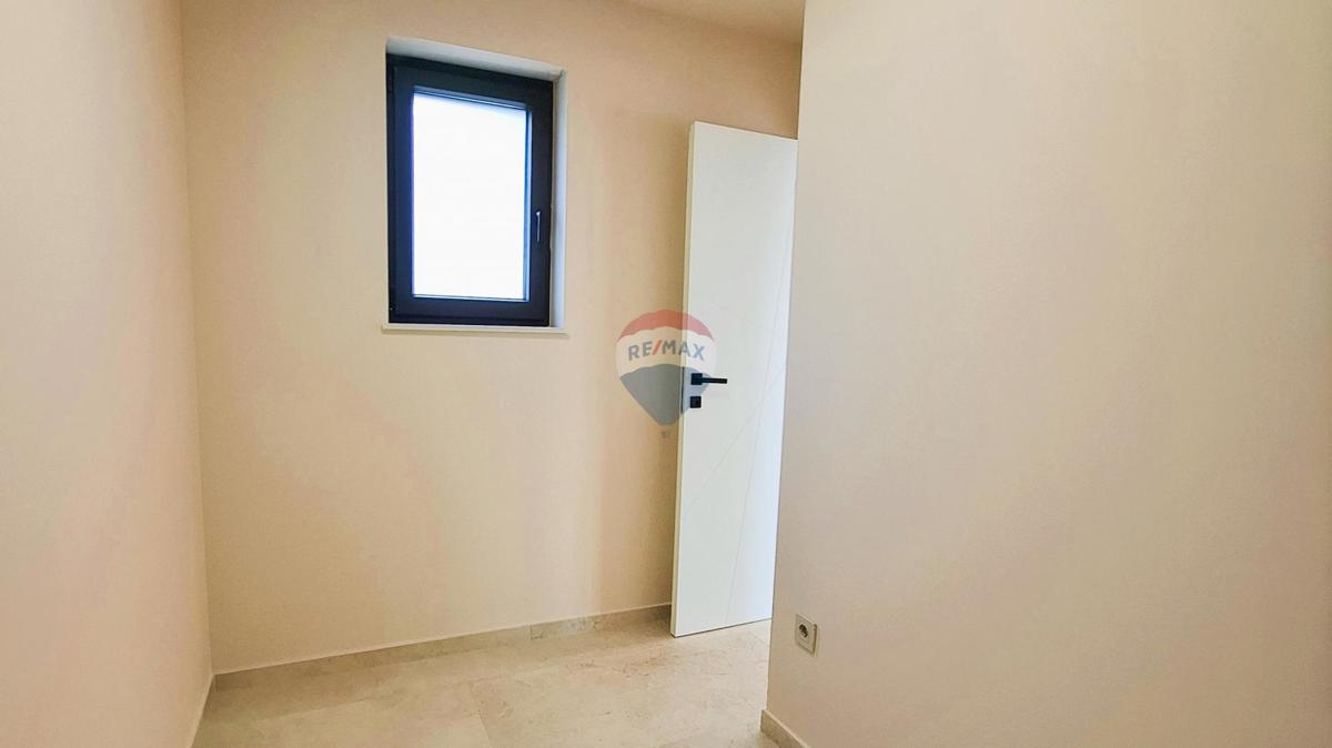 Poreč, Dintorni, Moderna casa indipendente con piscina